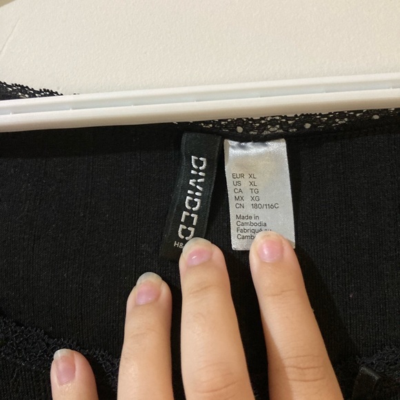 Long sleeve lace trimmed scoop neck top - Picture 2 of 2